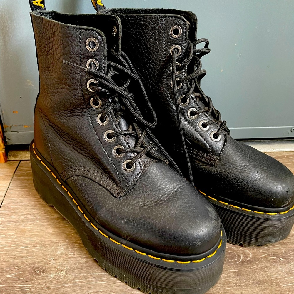 1460 pascal max Dr. Martens.